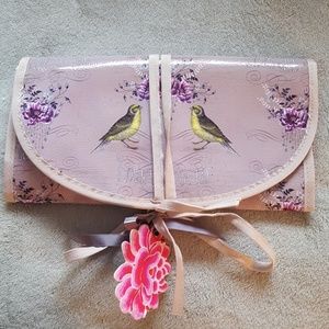 Hanging travel organizer